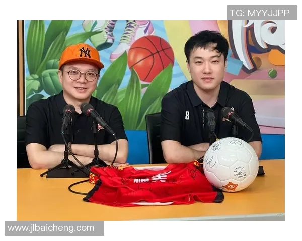 球星赠送足球温暖球迷心：跨越国界的爱与激情传递