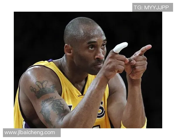 科比：从篮球传奇到足球绿茵场的跨界巨星与运动精神的传承