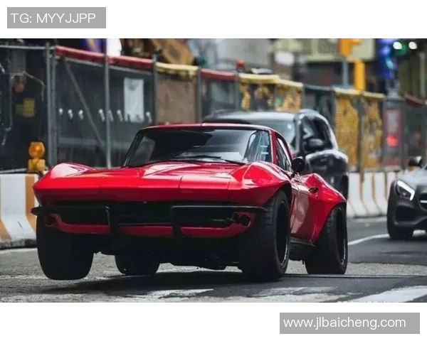 足球巨星豪车出行引热议展现速度与激情背后的生活故事 足球巨星豪车出行引热议展现速度与激情背后的生活故事