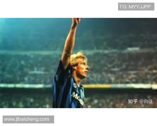 两大足球巨星完成震撼转会 宣布加盟后激情庆祝瞬间引爆全场